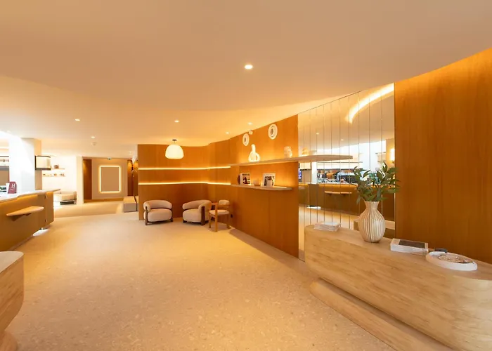 Golden Tulip Avignon Le Paradou
